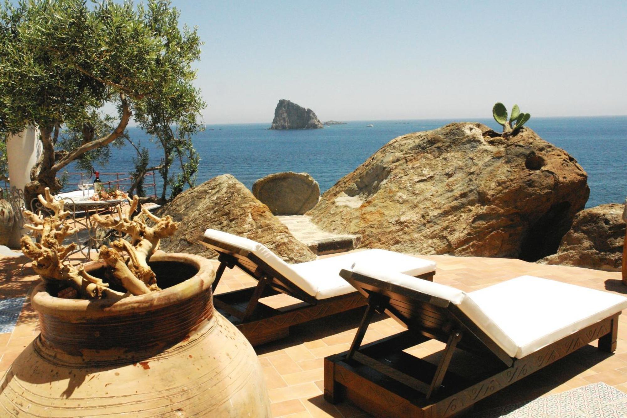 Rocce Rosse Panarea